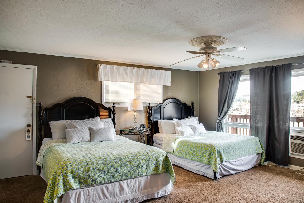 Cliff Dwellers Inn ブローイング・ロック エクステリア 写真