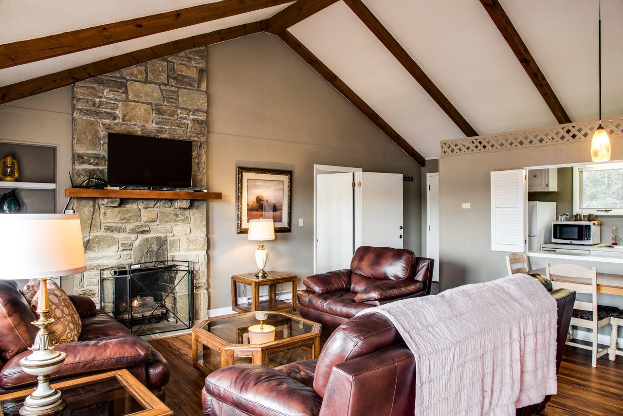 Cliff Dwellers Inn ブローイング・ロック エクステリア 写真